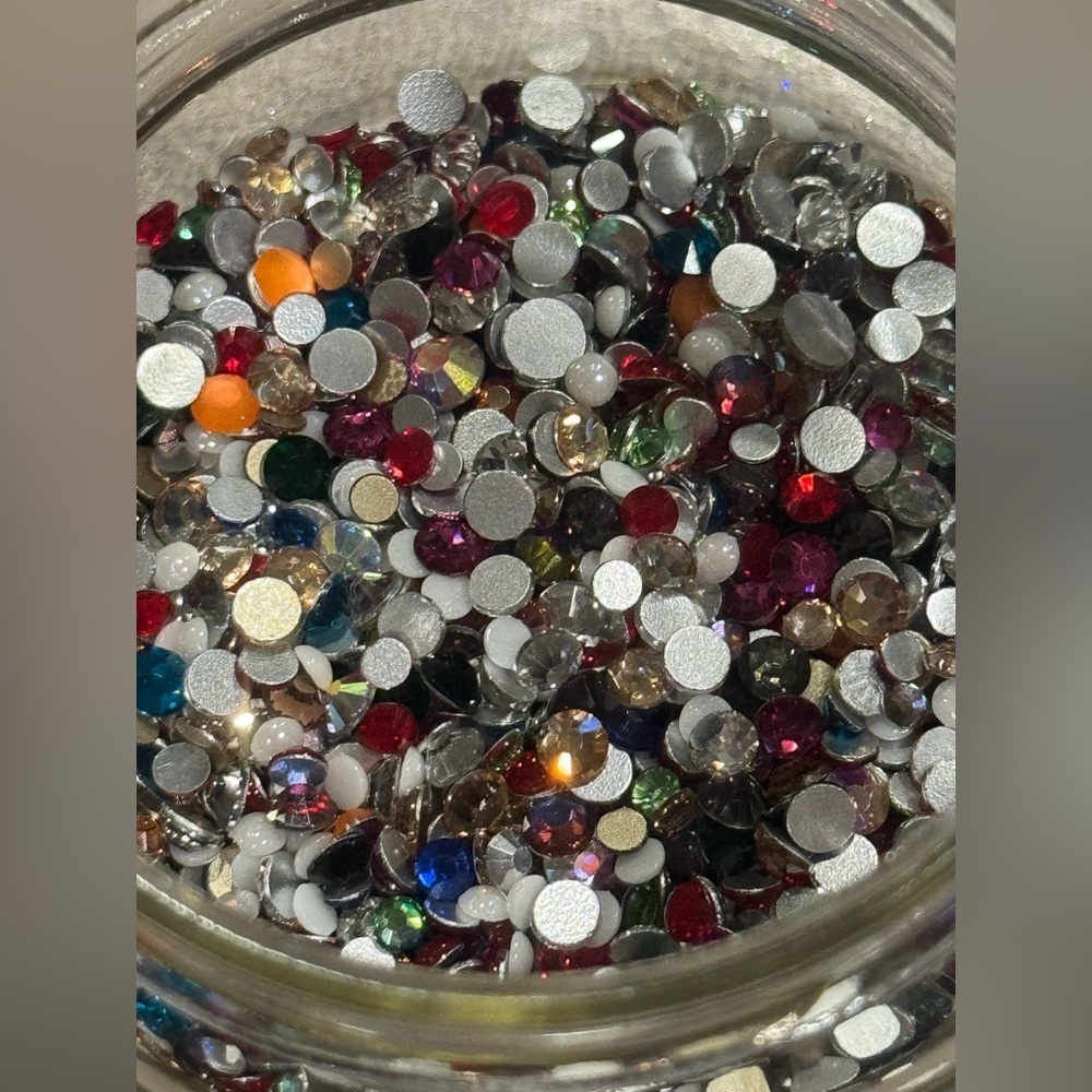 Mixed colors of flat back rhinestones